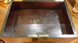 Scatola porta oggetti in legno di mogano  con cassetto laterale, fine '800                    