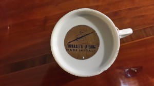 Set di tre tazzine firmate Piero Fornasetti realizzate nel '900.             