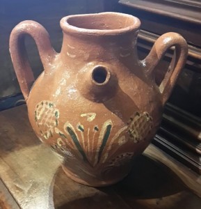 Brocca da vino in terracotta dipinta XIX secolo                  